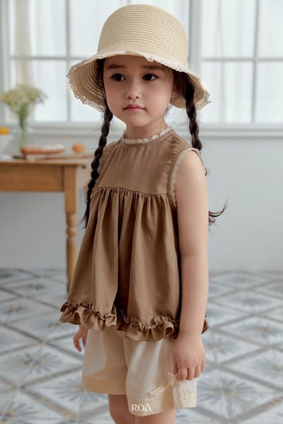 ROA18｜(6m-18m) 2色蕾絲滾邊荷葉擺背心1