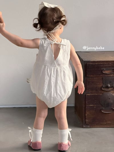 JE709｜(66-90cm) 刺繡小花綁帶包屁衣3