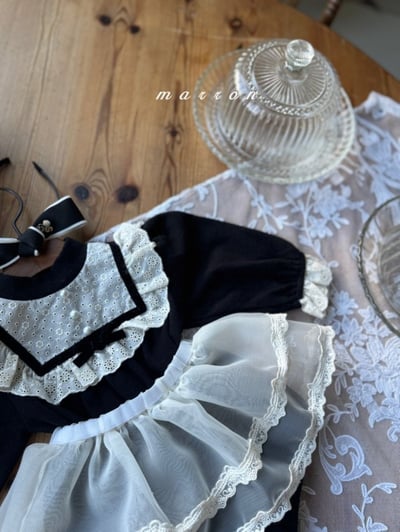 Marron 38｜(3m-18m) 法式蕾絲領縮口袖包屁衣9