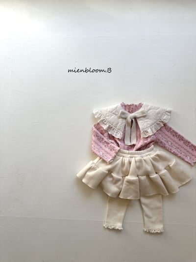 Bloom.b25｜(85cm-125cm) 兔子草莓捲邊上衣12