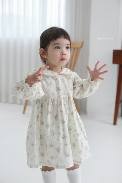 bebe nine24  (65-115) 2色滾邊領碎花洋裝9