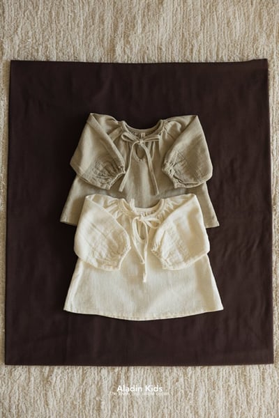 ALADIN03｜(75cm-114cm) 蕾絲壓紋緞帶上衣1