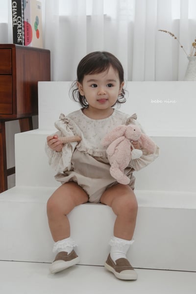 bebe nine28 (65-85) 2色拚色荷葉滾邊包屁衣3