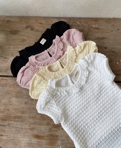 Azalea05｜(85-118cm) 壓紋荷葉邊上衣1