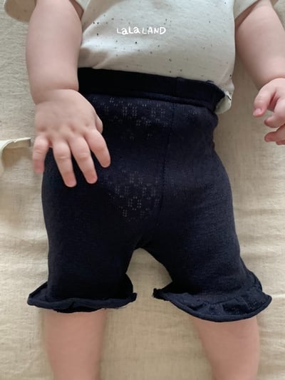 lala land10｜(3m-18m) 2色荷葉滾邊透氣五分褲4