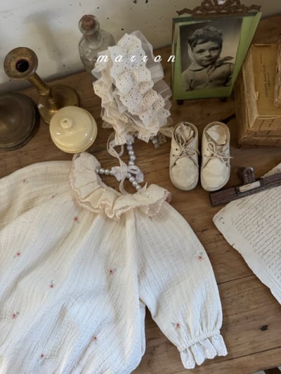 Marron63｜(3m-18m) 蕾絲花瓣領包屁衣11