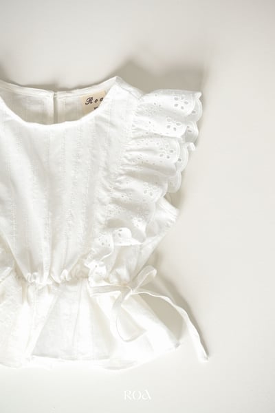 ROA19｜(6m-18m) 2色雕花荷葉袖綁帶背心5