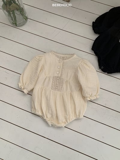 Bebe holic42｜(3m-18m) 蕾絲滾邊設計包屁衣17