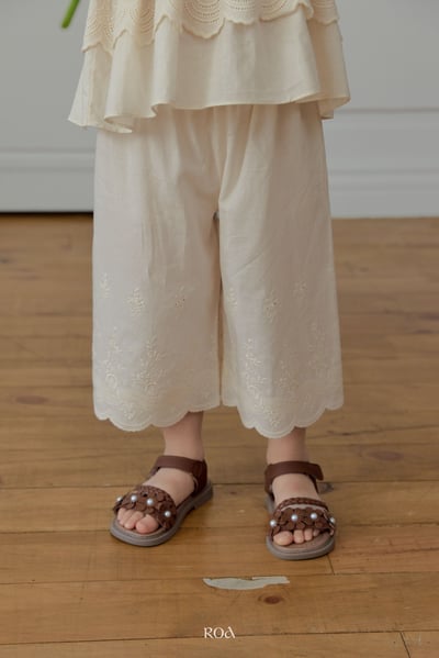 ROA08｜(6m-18m) 1色雕花花藤8分褲2