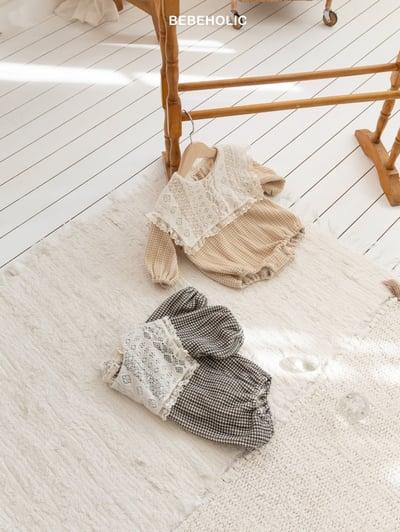 Bebe holic18｜(3m-18m) 蕾絲翻領格紋包屁衣23