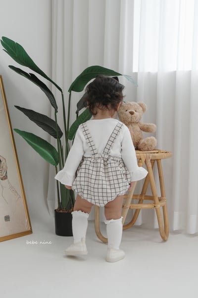 bebe nine27 (65-90) 2色格紋線條吊帶包屁褲2