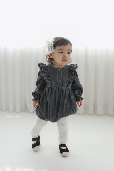 bebe nine04 (65-90) 2色牛仔荷葉袖包屁衣1