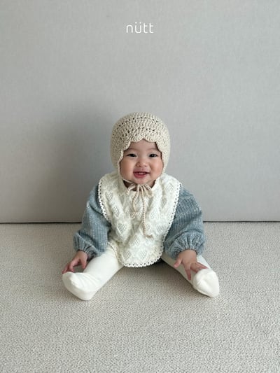 Nutt02｜(3m-16m) 愛心壓紋套裝含圍兜背心4