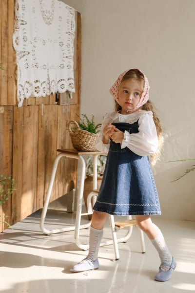 FLO48｜(75-140) 2色吊帶滾邊縫線牛仔裙5