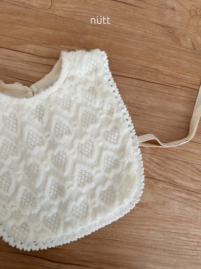 Nutt02｜(3m-16m) 愛心壓紋套裝含圍兜背心19