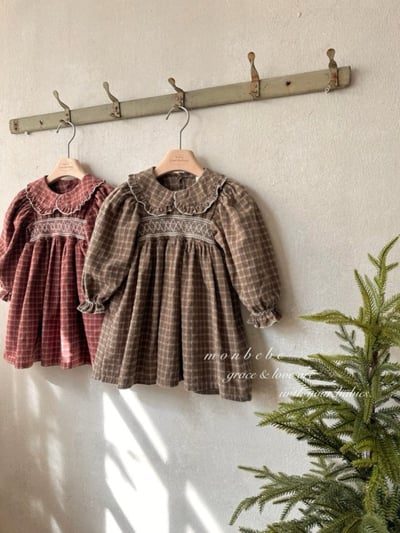 MONBEBE56｜(1y-8y) 荷葉領縮口袖格紋洋裝7