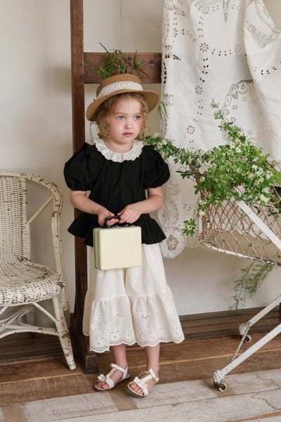 FLO28｜(75-140) 鏤空喇叭七分褲1