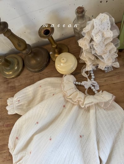 Marron63｜(3m-18m) 蕾絲花瓣領包屁衣9