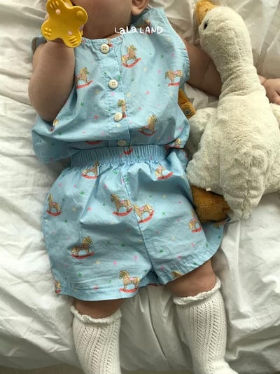 lala land20｜(3m-18m) 2色滿版小木馬背心5