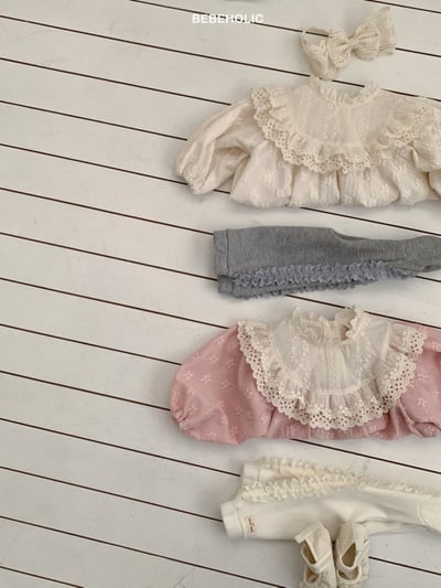 Bebe holic43｜(3m-18m) 蕾絲滾邊領壓花包屁衣9