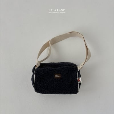 lala land46｜(free) 3色毛毛小黑標肩背包17