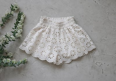 FLO34｜(75-140) 鏤空雕花短褲17