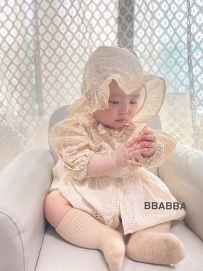 BBABBA05｜(60cm-83cm-mom) 2色碎花蕾絲花邊包屁衣含帽子/洋裝17