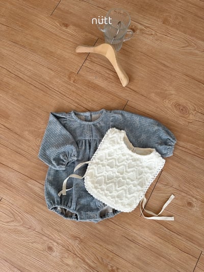 Nutt02｜(3m-16m) 愛心壓紋套裝含圍兜背心15