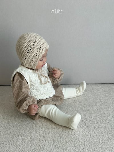 Nutt02｜(3m-16m) 愛心壓紋套裝含圍兜背心2