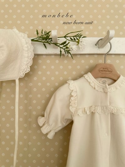 MONBEBE22｜(0m-3m) 蕾絲滾邊連身衣9