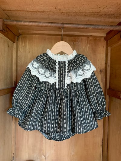 JE612｜(66cm-100cm) 碎花蕾絲花邊領包屁衣2