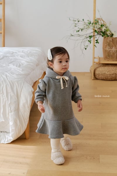 bebe nine28 (65cm-115cm) 2色連毛荷葉邊洋裝3