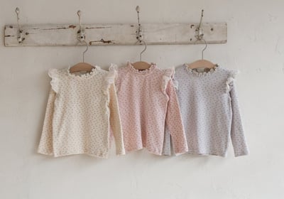 FLO40｜(75-140) 3色木耳捲邊碎花上衣25