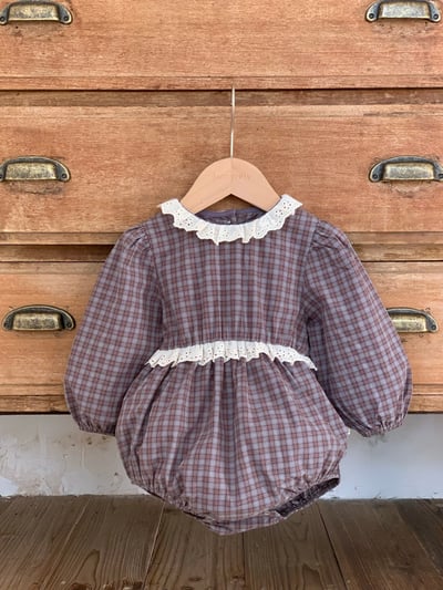 JE618｜(73cm-100cm) 格紋蕾絲綁帶包屁衣1