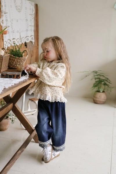 FLO15｜(75-140) 2色蕾絲碎花連帽外套9