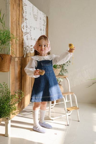 FLO48｜(75-140) 2色吊帶滾邊縫線牛仔裙4