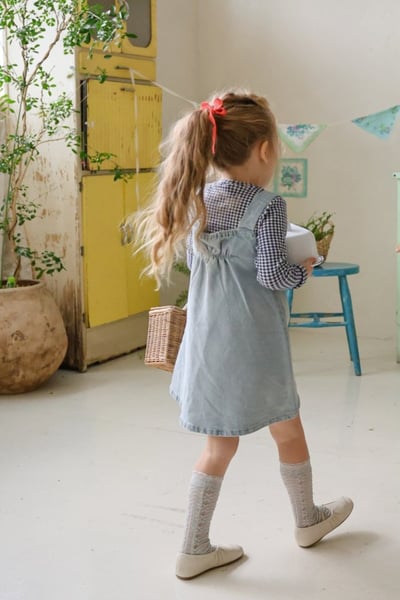 FLO48｜(75-140) 2色吊帶滾邊縫線牛仔裙2