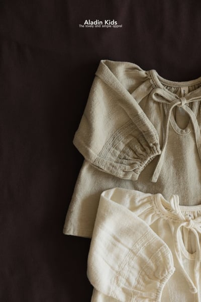 ALADIN03｜(75cm-114cm) 蕾絲壓紋緞帶上衣3