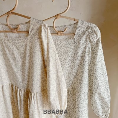 BBABBA05｜(60cm-83cm-mom) 2色碎花蕾絲花邊包屁衣含帽子/洋裝23