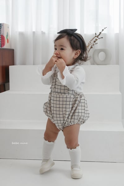 bebe nine27 (65-90) 2色格紋線條吊帶包屁褲12