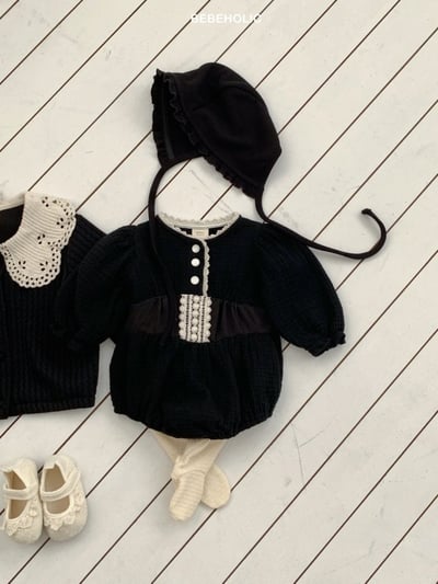 Bebe holic42｜(3m-18m) 蕾絲滾邊設計包屁衣7