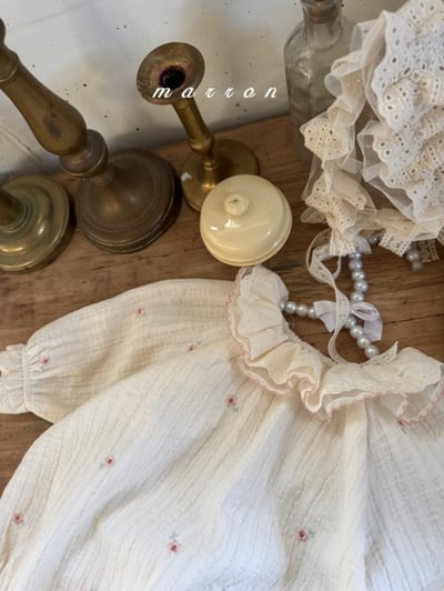 Marron63｜(3m-18m) 蕾絲花瓣領包屁衣13