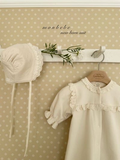 MONBEBE22｜(0m-3m) 蕾絲滾邊連身衣10