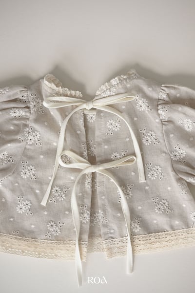 ROA15｜(6m-18m) 2色鏤空雕花綁帶上衣4