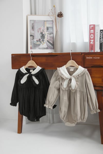 bebe nine33 (65-90) 2色滾邊領結包屁衣2