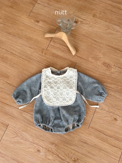 Nutt02｜(3m-16m) 愛心壓紋套裝含圍兜背心14