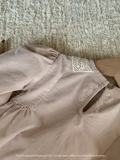 JE570｜(66-90cm) 簡約蕾絲領包屁衣24