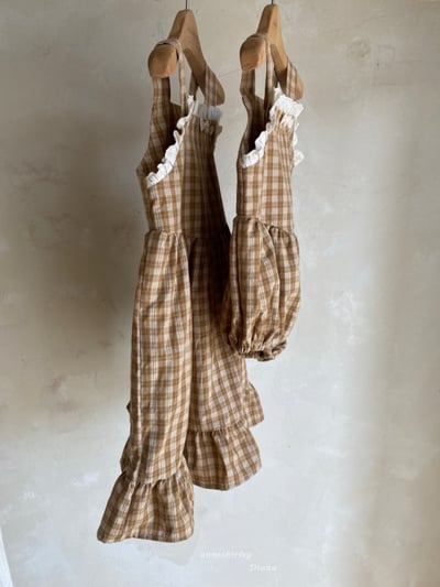 Anne Shirley09｜(3m-22m) 1色格紋花邊吊帶包屁衣15