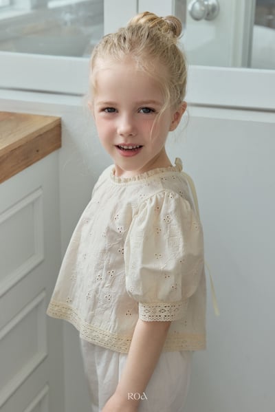 ROA15｜(6m-18m) 2色鏤空雕花綁帶上衣16