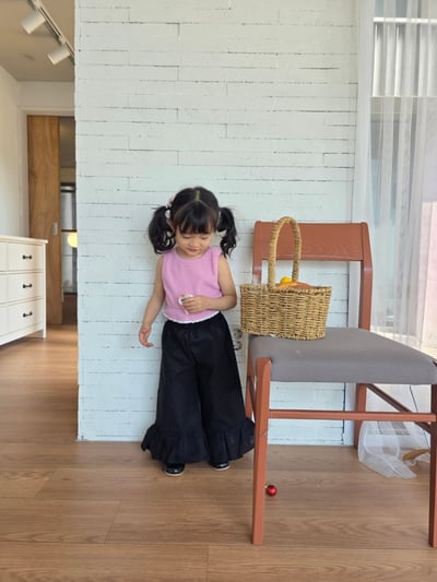 Color19｜(75-115cm) 坑條蕾絲邊背心3